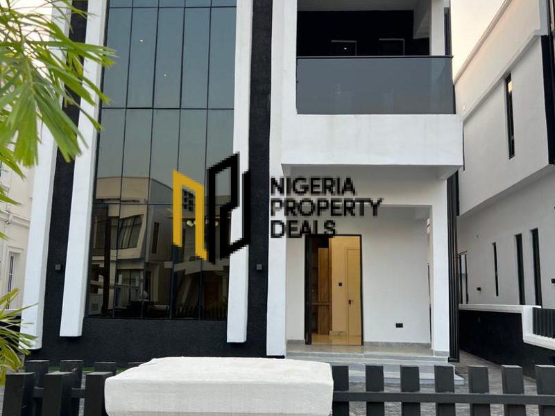 5 Bedroom Detached Home with Study Room and Swimming Pool