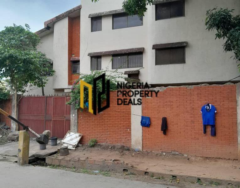 A Vacant Possession 6 Bedroom Duplex on a Cornerpiece for Sale