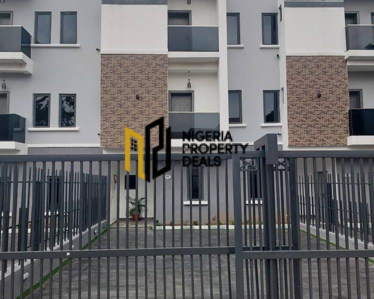 Pay and Pack In 4 Room Terrace Duplex for Sale