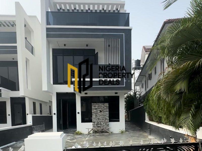 5 Bedroom Detached Duplex With Swimming Pool